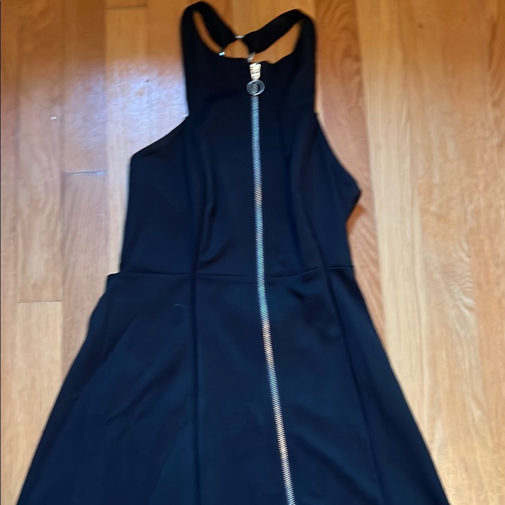 Elegant Black Dress with Zipper Detail